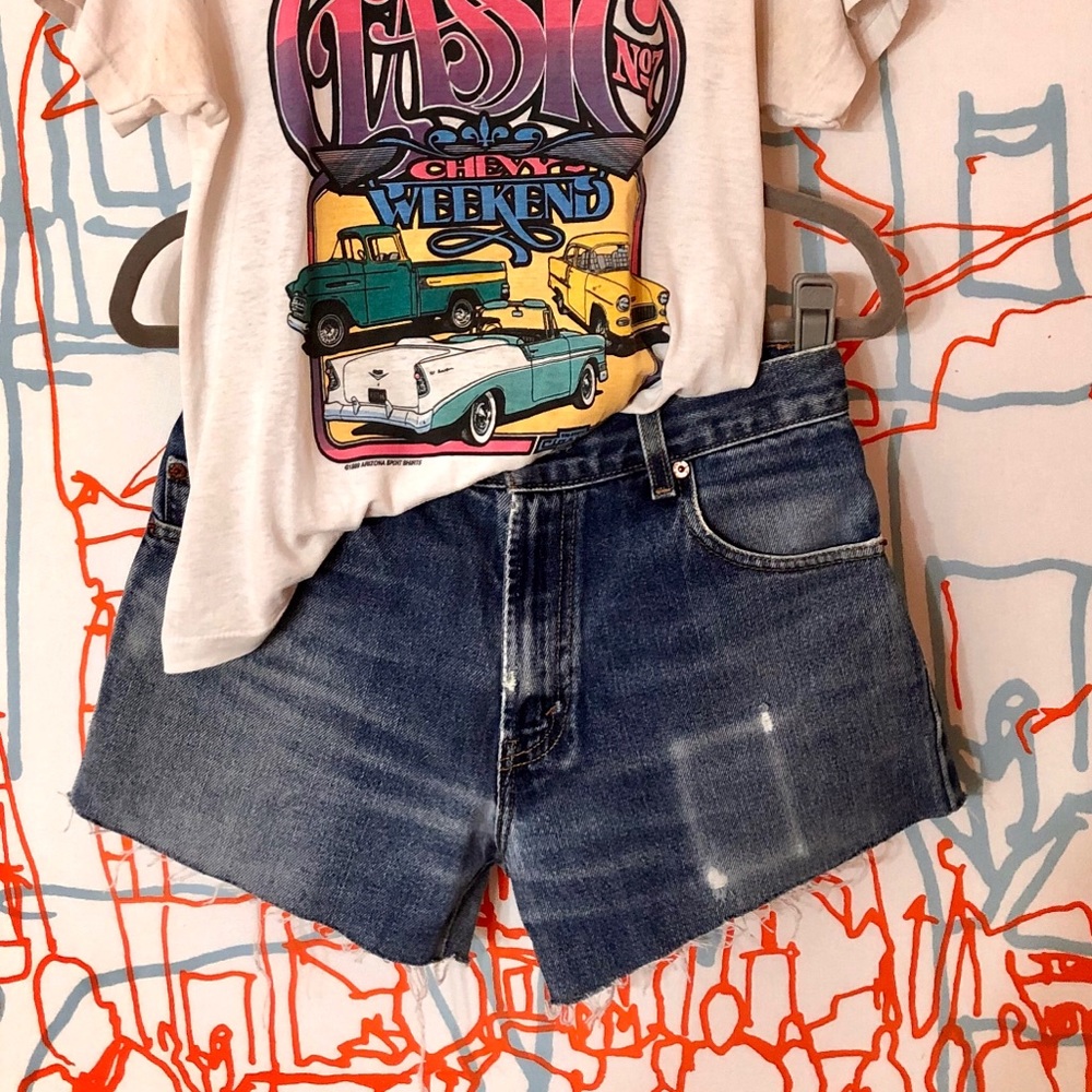 ❌SOLD❌ Levi’s 5-pocket mid-rise cutoff shorts